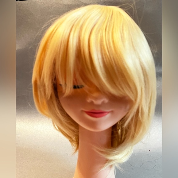Blonde Full Cap Synthetic Bob Wig - Picture 6 of 7
